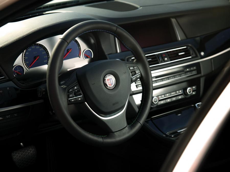 Панель приборов Alpina D5 Bi-Turbo Touring (F11) 2013 года  (фото 3 из 7)